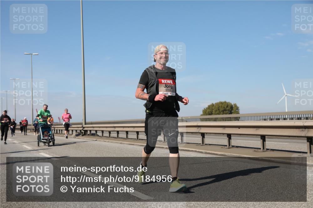 03.10.2025 - Köhlbrandbrückenlauf Yannick Fuchs http://msf.ph/oto/9184956 03.10.2025 12:03:06 Position 3 5709 meine-sportfotos.de
