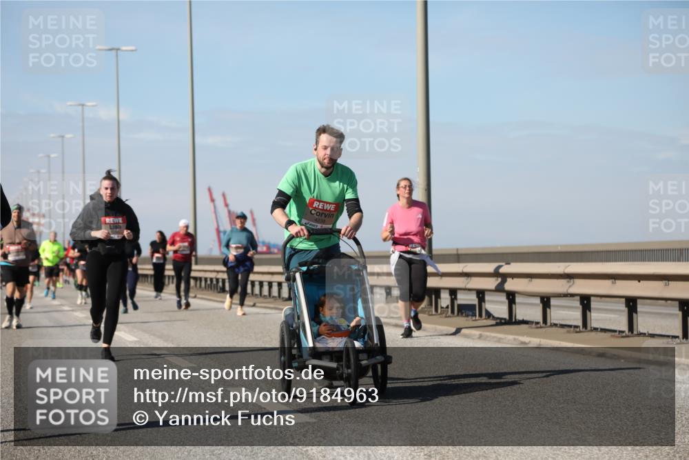03.10.2025 - Köhlbrandbrückenlauf Yannick Fuchs http://msf.ph/oto/9184963 03.10.2025 12:03:08 Position 3 4239 meine-sportfotos.de