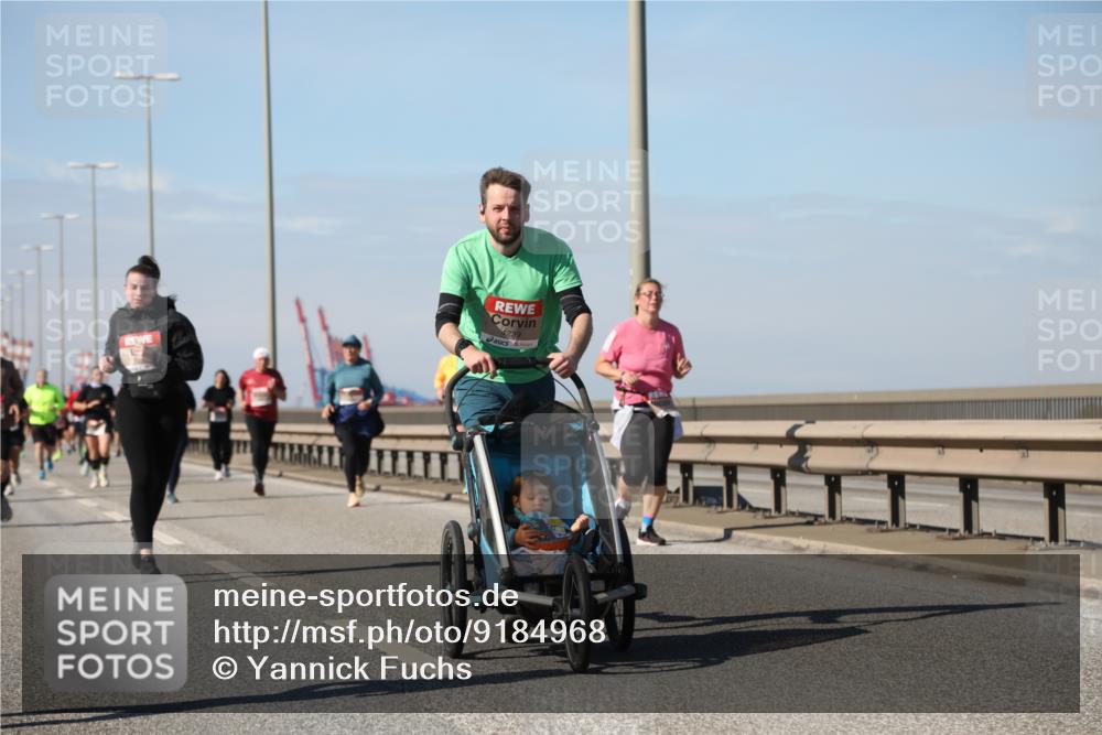 03.10.2025 - Köhlbrandbrückenlauf Yannick Fuchs http://msf.ph/oto/9184968 03.10.2025 12:03:08 Position 3 4239 meine-sportfotos.de