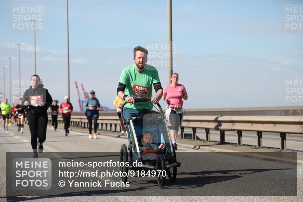 03.10.2025 - Köhlbrandbrückenlauf Yannick Fuchs http://msf.ph/oto/9184970 03.10.2025 12:03:08 Position 3 4239 meine-sportfotos.de