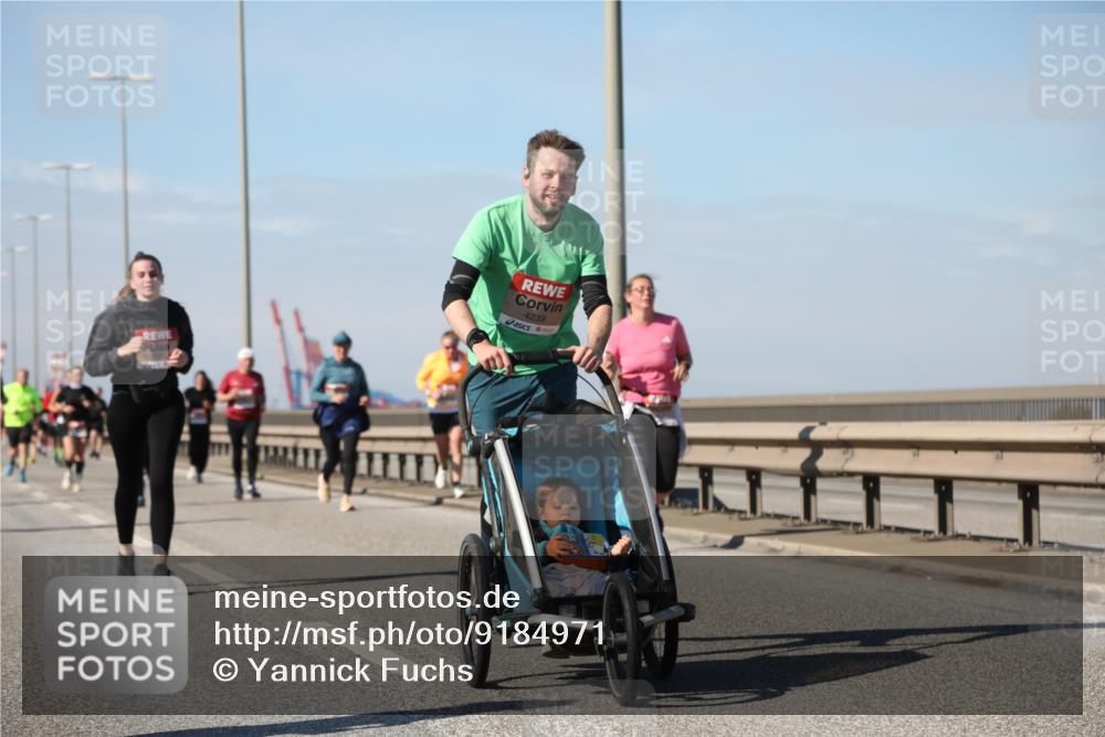 03.10.2025 - Köhlbrandbrückenlauf Yannick Fuchs http://msf.ph/oto/9184971 03.10.2025 12:03:08 Position 3 4239 meine-sportfotos.de