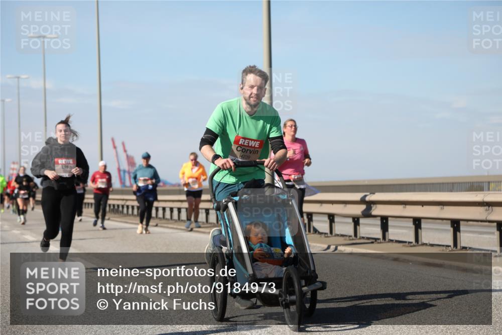 03.10.2025 - Köhlbrandbrückenlauf Yannick Fuchs http://msf.ph/oto/9184973 03.10.2025 12:03:09 Position 3 4239 meine-sportfotos.de