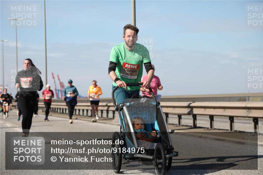 03.10.2025 - Köhlbrandbrückenlauf Yannick Fuchs http://msf.ph/oto/9184975 03.10.2025 12:03:09 Position 3 4239 meine-sportfotos.de
