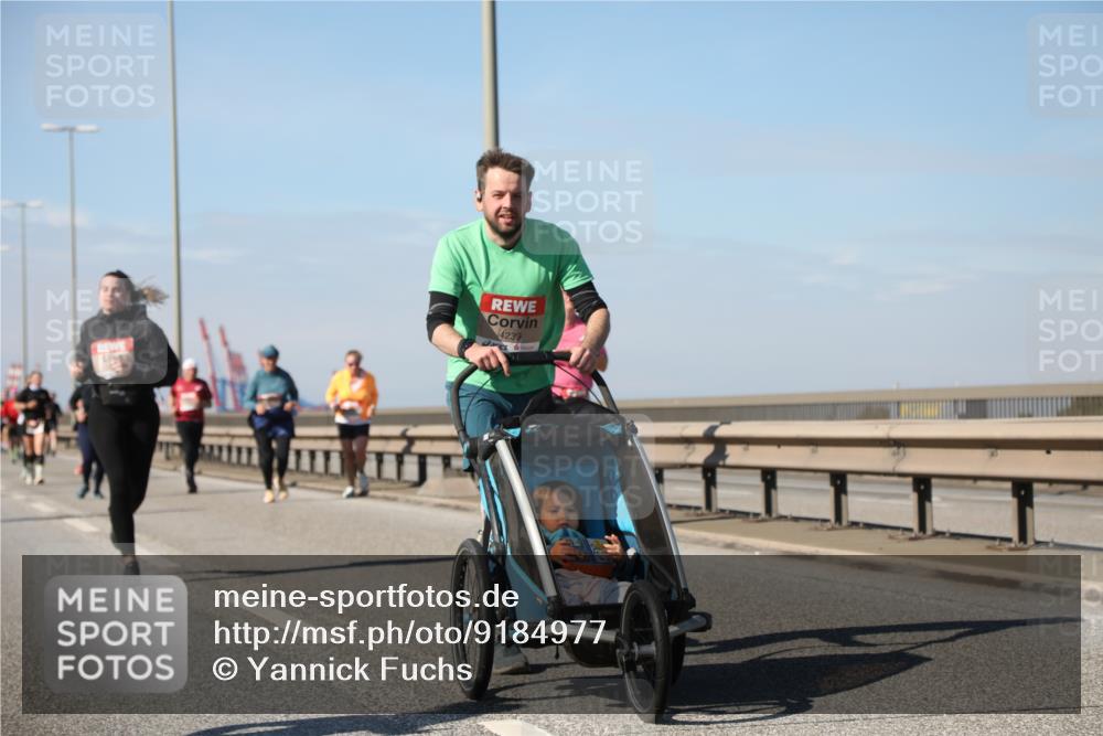 03.10.2025 - Köhlbrandbrückenlauf Yannick Fuchs http://msf.ph/oto/9184977 03.10.2025 12:03:09 Position 3 4239 meine-sportfotos.de
