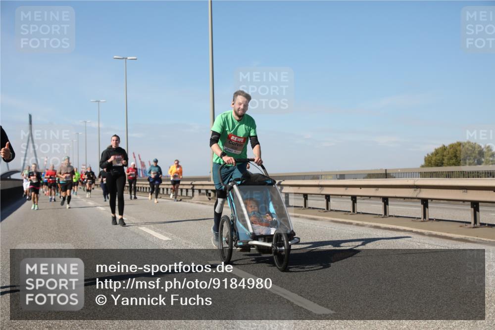 03.10.2025 - Köhlbrandbrückenlauf Yannick Fuchs http://msf.ph/oto/9184980 03.10.2025 12:03:09 Position 3  meine-sportfotos.de