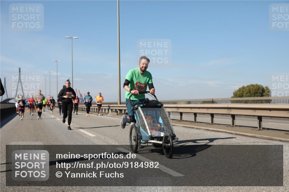 03.10.2025 - Köhlbrandbrückenlauf Yannick Fuchs http://msf.ph/oto/9184982 03.10.2025 12:03:09 Position 3  meine-sportfotos.de