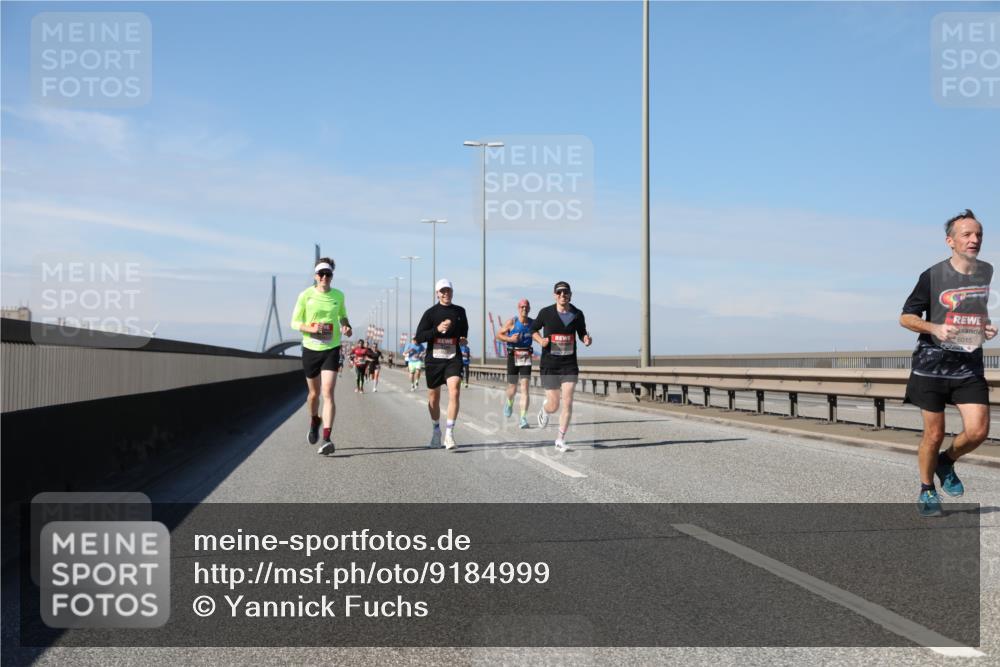 03.10.2025 - Köhlbrandbrückenlauf Yannick Fuchs http://msf.ph/oto/9184999 03.10.2025 11:42:02 Position 3 6015 meine-sportfotos.de
