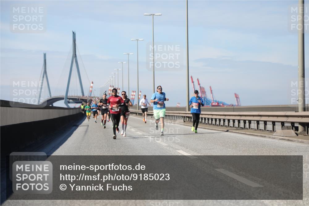 03.10.2025 - Köhlbrandbrückenlauf Yannick Fuchs http://msf.ph/oto/9185023 03.10.2025 11:42:04 Position 3 11 meine-sportfotos.de