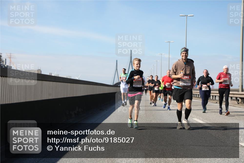 03.10.2025 - Köhlbrandbrückenlauf Yannick Fuchs http://msf.ph/oto/9185027 03.10.2025 12:03:15 Position 3 6113, 6114 meine-sportfotos.de