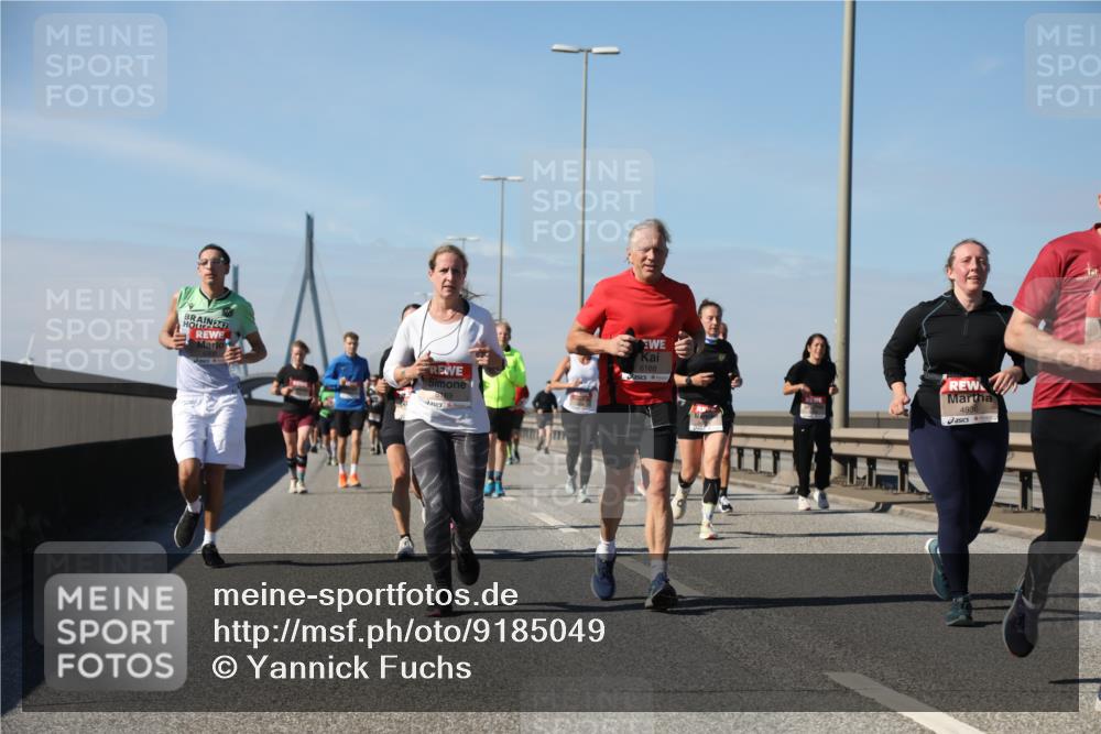 03.10.2025 - Köhlbrandbrückenlauf Yannick Fuchs http://msf.ph/oto/9185049 03.10.2025 12:03:18 Position 3 247, 6169, 6168, 4936 meine-sportfotos.de