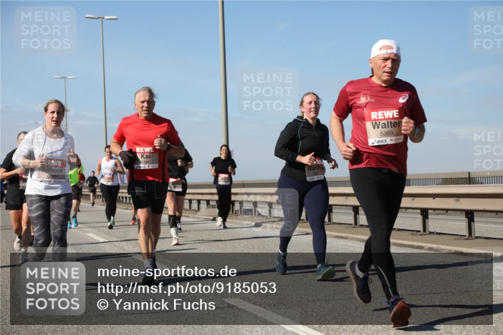 03.10.2025 - Köhlbrandbrückenlauf Yannick Fuchs http://msf.ph/oto/9185053 03.10.2025 12:03:19 Position 3 6169, 6168, 5389 meine-sportfotos.de