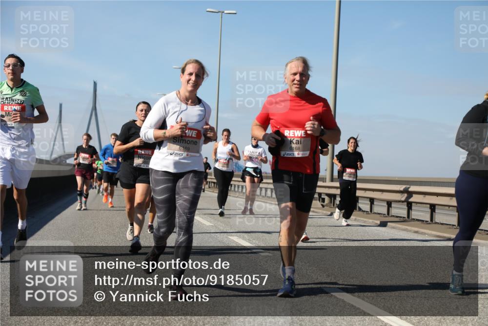 03.10.2025 - Köhlbrandbrückenlauf Yannick Fuchs http://msf.ph/oto/9185057 03.10.2025 12:03:19 Position 3 247, 6169, 6168 meine-sportfotos.de