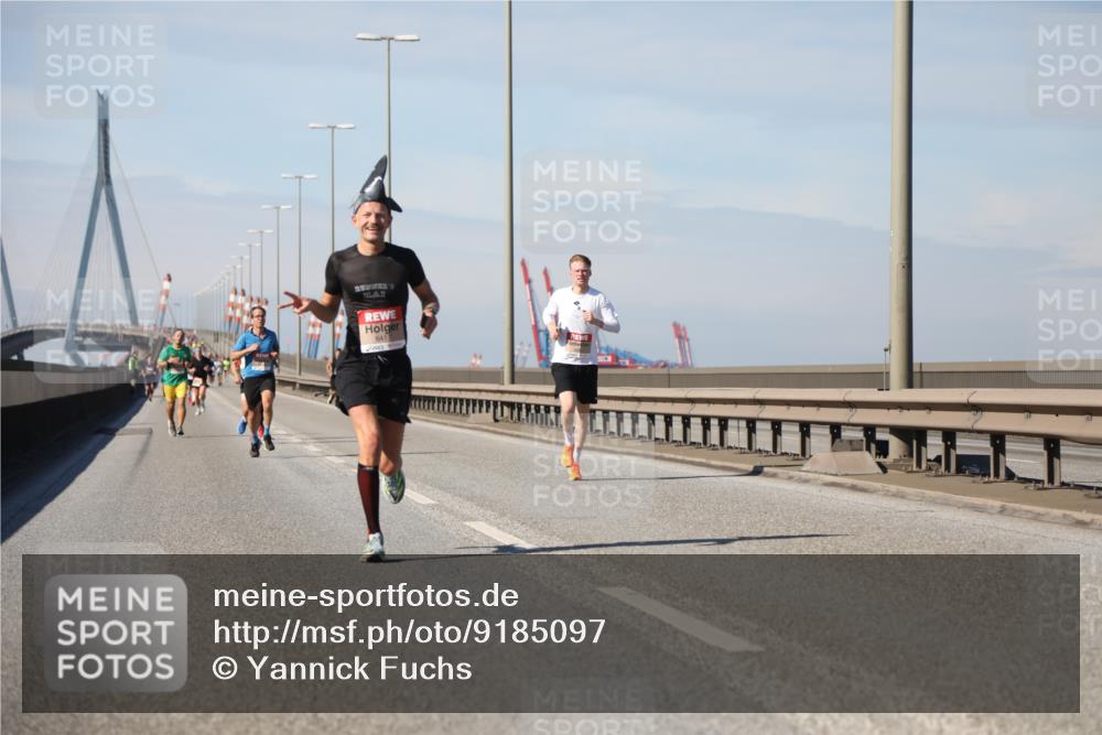 03.10.2025 - Köhlbrandbrückenlauf Yannick Fuchs http://msf.ph/oto/9185097 03.10.2025 11:42:12 Position 3 6412 meine-sportfotos.de