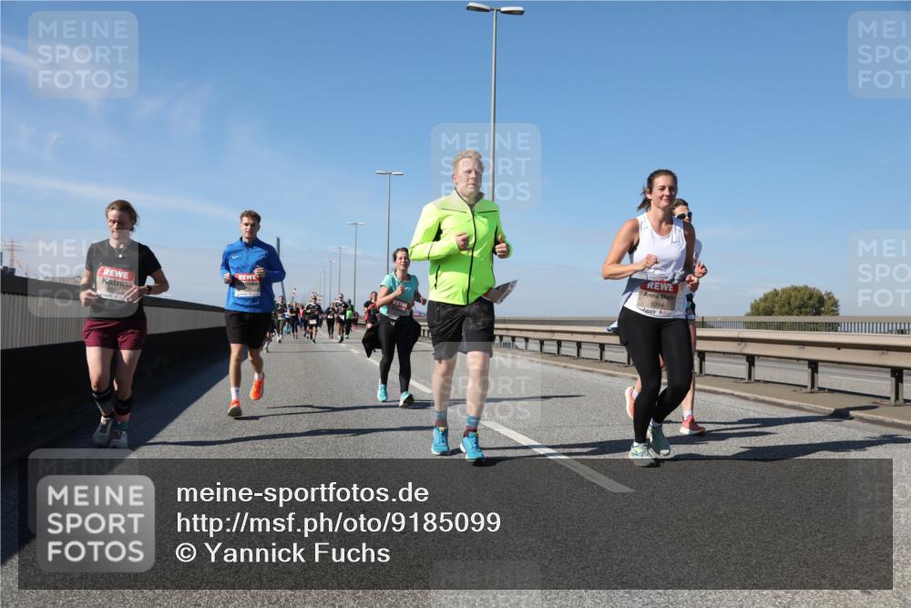 03.10.2025 - Köhlbrandbrückenlauf Yannick Fuchs http://msf.ph/oto/9185099 03.10.2025 12:03:25 Position 3 49117, 46394 meine-sportfotos.de