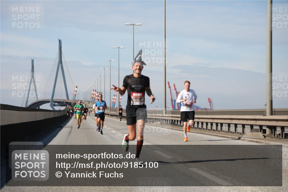 03.10.2025 - Köhlbrandbrückenlauf Yannick Fuchs http://msf.ph/oto/9185100 03.10.2025 11:42:13 Position 3  meine-sportfotos.de