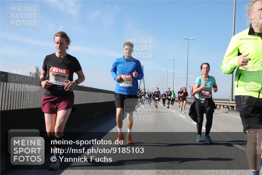03.10.2025 - Köhlbrandbrückenlauf Yannick Fuchs http://msf.ph/oto/9185103 03.10.2025 12:03:25 Position 3 4911, 5072, 5778 meine-sportfotos.de