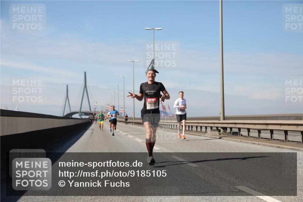 03.10.2025 - Köhlbrandbrückenlauf Yannick Fuchs http://msf.ph/oto/9185105 03.10.2025 11:42:14 Position 3 6412 meine-sportfotos.de