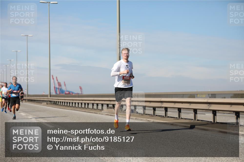 03.10.2025 - Köhlbrandbrückenlauf Yannick Fuchs http://msf.ph/oto/9185127 03.10.2025 11:42:16 Position 3 4491 meine-sportfotos.de