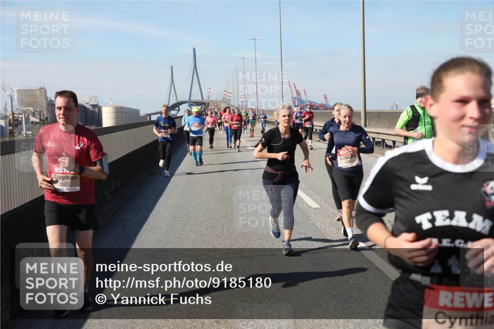 03.10.2025 - Köhlbrandbrückenlauf Yannick Fuchs http://msf.ph/oto/9185180 03.10.2025 12:03:36 Position 3 5527, 6557 meine-sportfotos.de