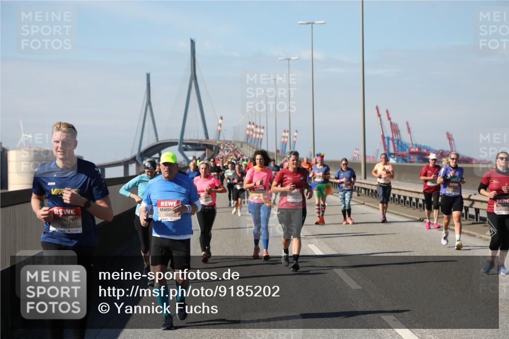 03.10.2025 - Köhlbrandbrückenlauf Yannick Fuchs http://msf.ph/oto/9185202 03.10.2025 12:03:39 Position 3 5607, 5857, 5113 meine-sportfotos.de
