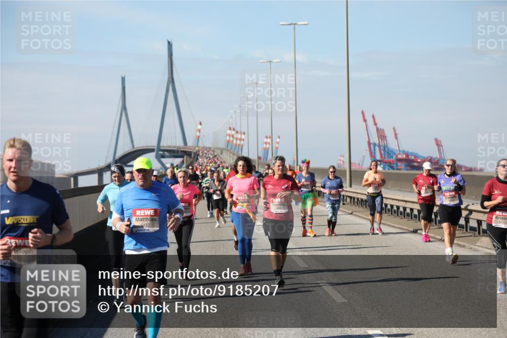 03.10.2025 - Köhlbrandbrückenlauf Yannick Fuchs http://msf.ph/oto/9185207 03.10.2025 12:03:39 Position 3 5607, 6857, 4810, 5113 meine-sportfotos.de