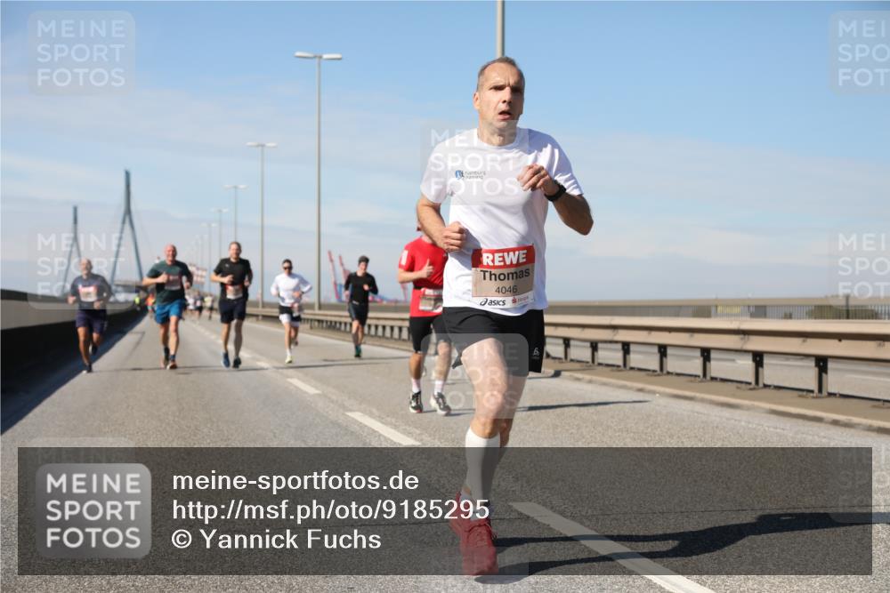 03.10.2025 - Köhlbrandbrückenlauf Yannick Fuchs http://msf.ph/oto/9185295 03.10.2025 11:42:38 Position 3 4046 meine-sportfotos.de