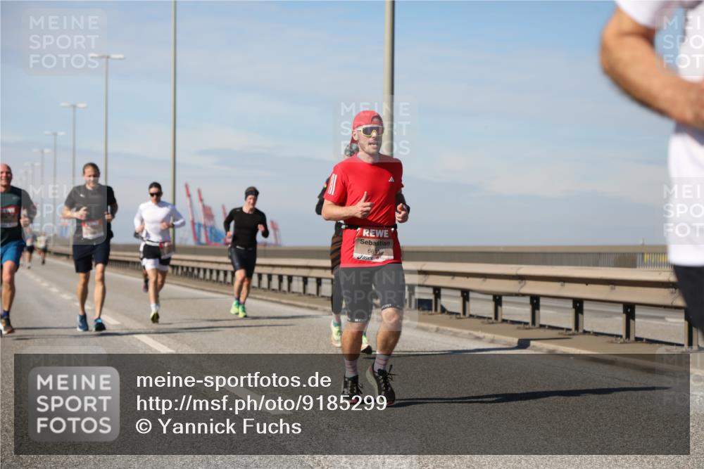 03.10.2025 - Köhlbrandbrückenlauf Yannick Fuchs http://msf.ph/oto/9185299 03.10.2025 11:42:38 Position 3 66 meine-sportfotos.de