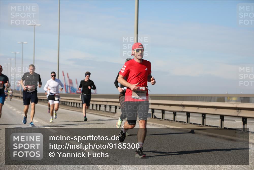 03.10.2025 - Köhlbrandbrückenlauf Yannick Fuchs http://msf.ph/oto/9185300 03.10.2025 11:42:38 Position 3 6611 meine-sportfotos.de