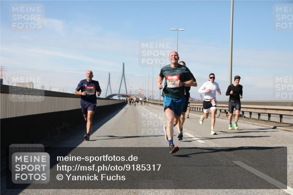 03.10.2025 - Köhlbrandbrückenlauf Yannick Fuchs http://msf.ph/oto/9185317 03.10.2025 11:42:41 Position 3 4654 meine-sportfotos.de
