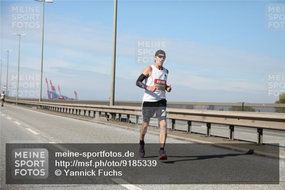 03.10.2025 - Köhlbrandbrückenlauf Yannick Fuchs http://msf.ph/oto/9185339 03.10.2025 11:42:45 Position 3 6718 meine-sportfotos.de