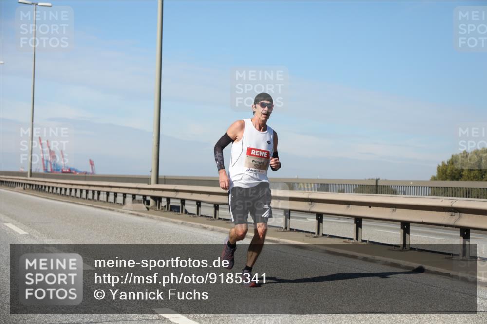 03.10.2025 - Köhlbrandbrückenlauf Yannick Fuchs http://msf.ph/oto/9185341 03.10.2025 11:42:45 Position 3 6718 meine-sportfotos.de
