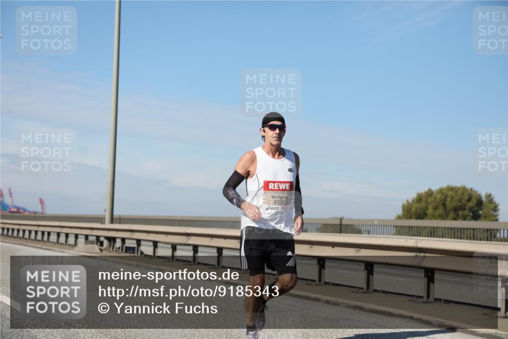 03.10.2025 - Köhlbrandbrückenlauf Yannick Fuchs http://msf.ph/oto/9185343 03.10.2025 11:42:45 Position 3 6718 meine-sportfotos.de