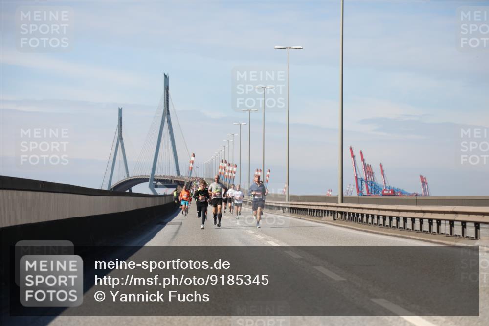 03.10.2025 - Köhlbrandbrückenlauf Yannick Fuchs http://msf.ph/oto/9185345 03.10.2025 11:42:46 Position 3  meine-sportfotos.de