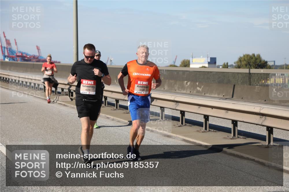 03.10.2025 - Köhlbrandbrückenlauf Yannick Fuchs http://msf.ph/oto/9185357 03.10.2025 12:03:58 Position 3 4670, 5128 meine-sportfotos.de