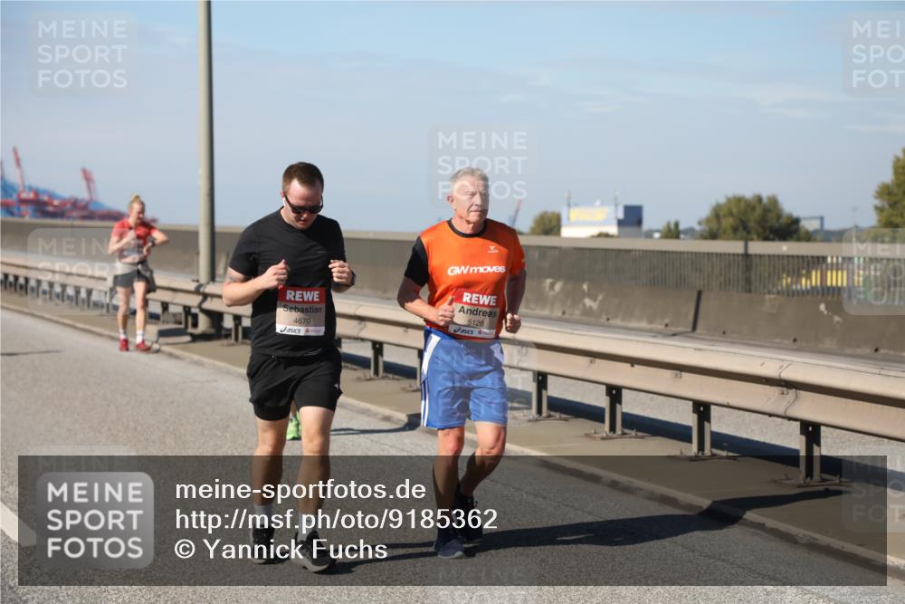 03.10.2025 - Köhlbrandbrückenlauf Yannick Fuchs http://msf.ph/oto/9185362 03.10.2025 12:03:59 Position 3 4670, 5128 meine-sportfotos.de