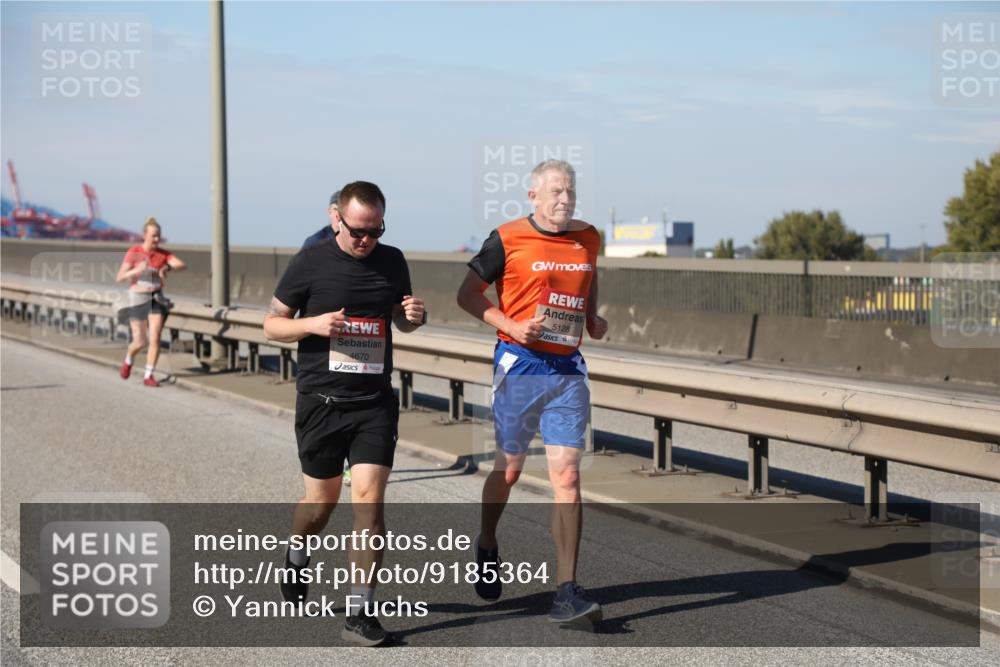 03.10.2025 - Köhlbrandbrückenlauf Yannick Fuchs http://msf.ph/oto/9185364 03.10.2025 12:03:59 Position 3 4670, 5128 meine-sportfotos.de