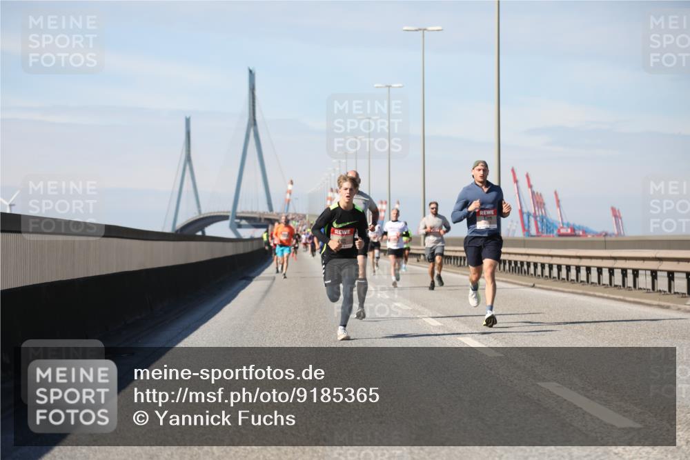 03.10.2025 - Köhlbrandbrückenlauf Yannick Fuchs http://msf.ph/oto/9185365 03.10.2025 11:42:53 Position 3  meine-sportfotos.de