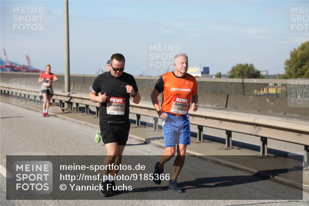 03.10.2025 - Köhlbrandbrückenlauf Yannick Fuchs http://msf.ph/oto/9185366 03.10.2025 12:03:59 Position 3 17, 4670, 5128 meine-sportfotos.de