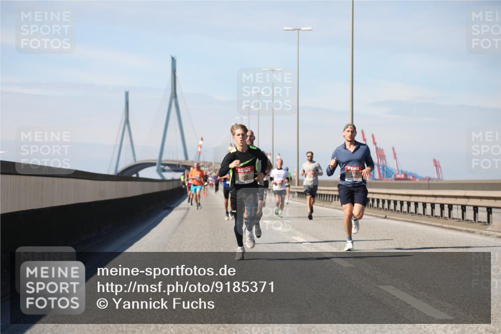 03.10.2025 - Köhlbrandbrückenlauf Yannick Fuchs http://msf.ph/oto/9185371 03.10.2025 11:42:53 Position 3  meine-sportfotos.de