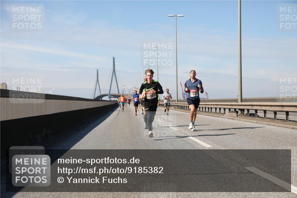 03.10.2025 - Köhlbrandbrückenlauf Yannick Fuchs http://msf.ph/oto/9185382 03.10.2025 11:42:54 Position 3  meine-sportfotos.de