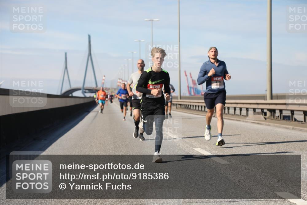 03.10.2025 - Köhlbrandbrückenlauf Yannick Fuchs http://msf.ph/oto/9185386 03.10.2025 11:42:55 Position 3  meine-sportfotos.de
