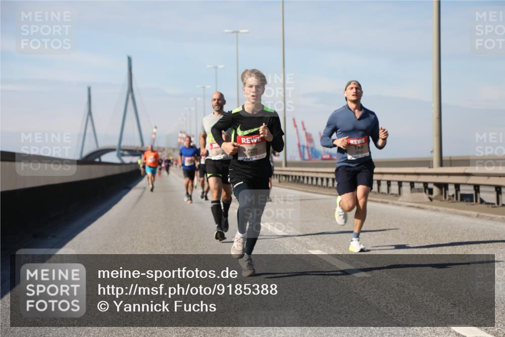 03.10.2025 - Köhlbrandbrückenlauf Yannick Fuchs http://msf.ph/oto/9185388 03.10.2025 11:42:55 Position 3 6715, 4518 meine-sportfotos.de