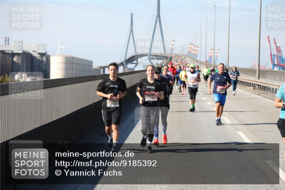03.10.2025 - Köhlbrandbrückenlauf Yannick Fuchs http://msf.ph/oto/9185392 03.10.2025 12:04:04 Position 3 6063, 6066 meine-sportfotos.de