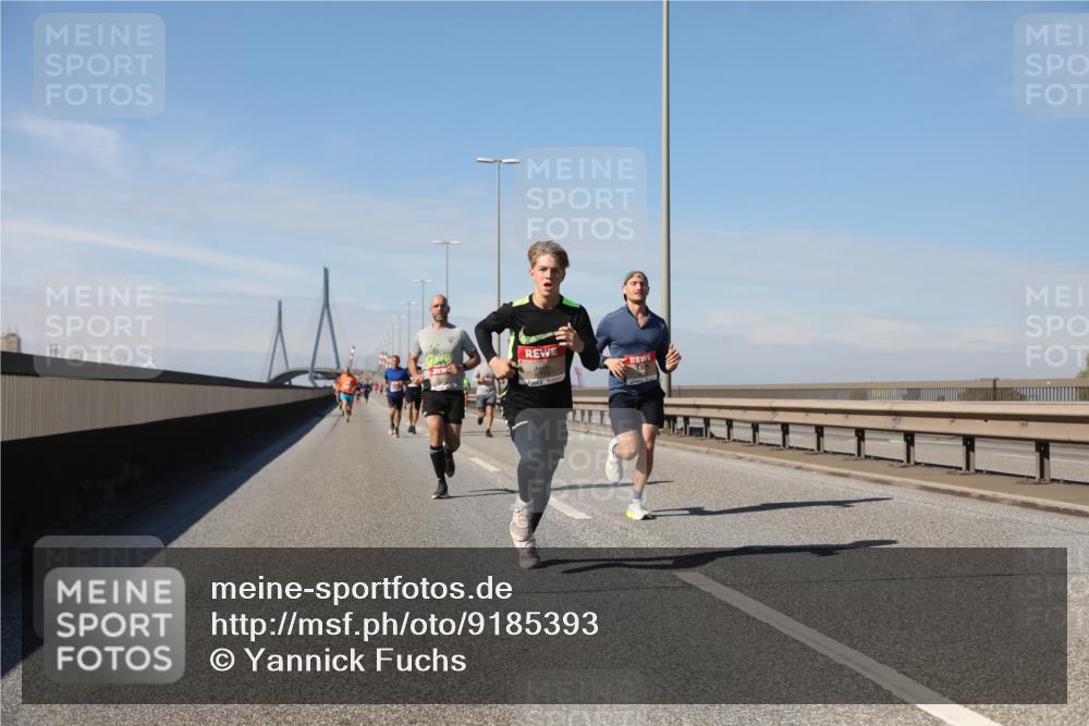03.10.2025 - Köhlbrandbrückenlauf Yannick Fuchs http://msf.ph/oto/9185393 03.10.2025 11:42:56 Position 3  meine-sportfotos.de