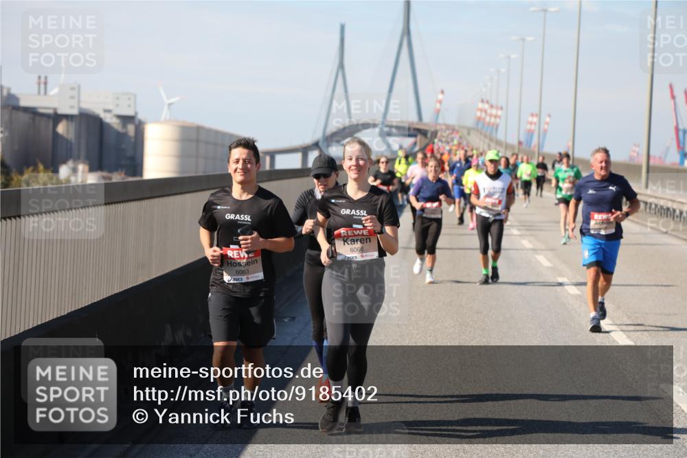 03.10.2025 - Köhlbrandbrückenlauf Yannick Fuchs http://msf.ph/oto/9185402 03.10.2025 12:04:06 Position 3 6063, 6066 meine-sportfotos.de