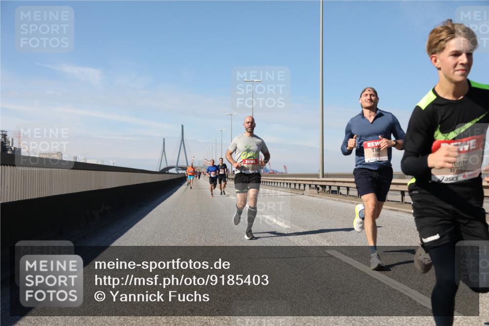 03.10.2025 - Köhlbrandbrückenlauf Yannick Fuchs http://msf.ph/oto/9185403 03.10.2025 11:42:57 Position 3 451, 6715 meine-sportfotos.de