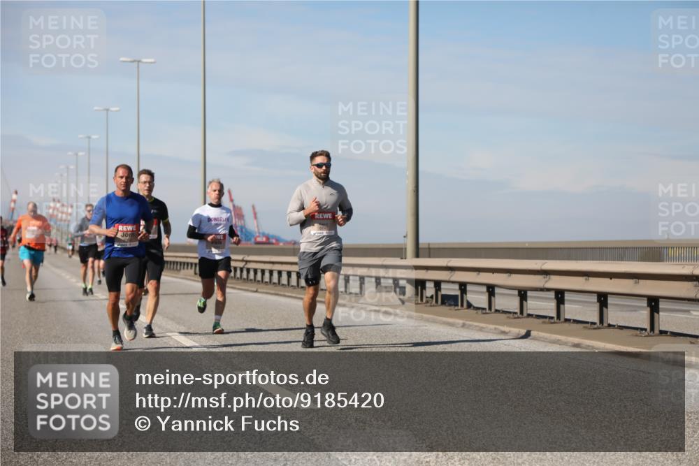 03.10.2025 - Köhlbrandbrückenlauf Yannick Fuchs http://msf.ph/oto/9185420 03.10.2025 11:42:59 Position 3 6741 meine-sportfotos.de