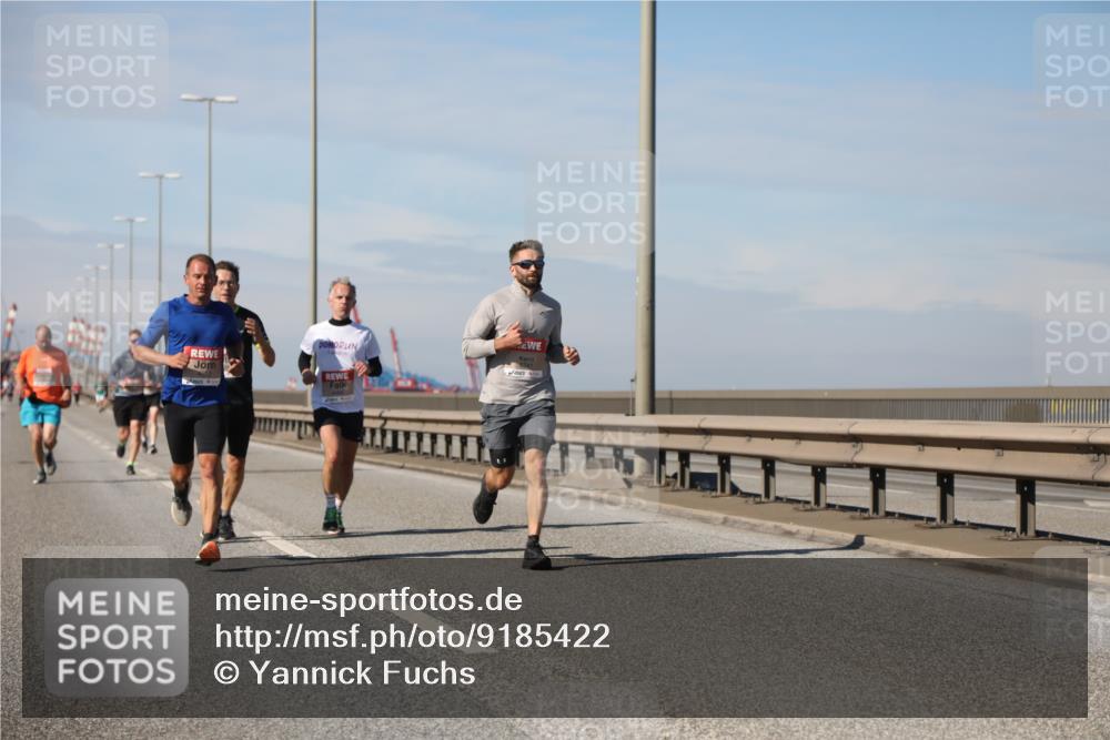 03.10.2025 - Köhlbrandbrückenlauf Yannick Fuchs http://msf.ph/oto/9185422 03.10.2025 11:42:59 Position 3 6741 meine-sportfotos.de