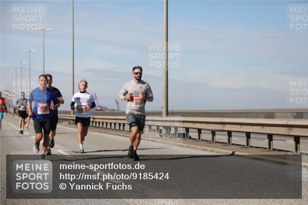 03.10.2025 - Köhlbrandbrückenlauf Yannick Fuchs http://msf.ph/oto/9185424 03.10.2025 11:42:59 Position 3 6741 meine-sportfotos.de