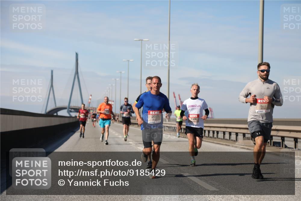 03.10.2025 - Köhlbrandbrückenlauf Yannick Fuchs http://msf.ph/oto/9185429 03.10.2025 11:43:00 Position 3 4032, 6741 meine-sportfotos.de